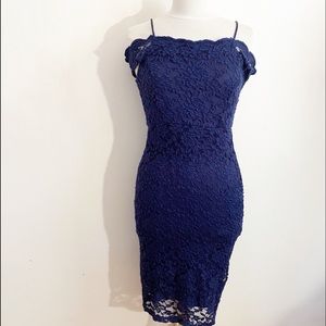 LOVE CHESLEY stretch lace off shoulder dress M